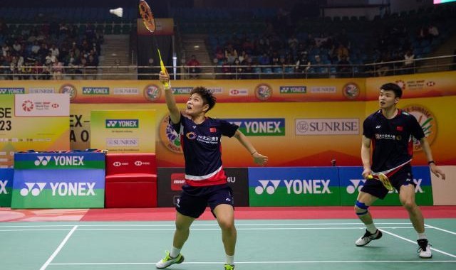 低调看直播-梁伟铿王昶摘赛季首金 “黄鸭”“凡尘”非战斗性减员